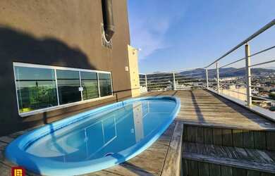 Imagem: A casa possui 4 Dormitórios, 4 Banheiros, 4 Vagas na garagem