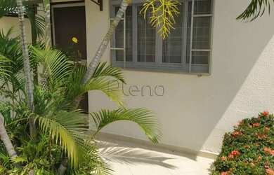 Imagem: A casa possui 3 Dormitórios, 1 Banheiro, 4 Vagas na garagem