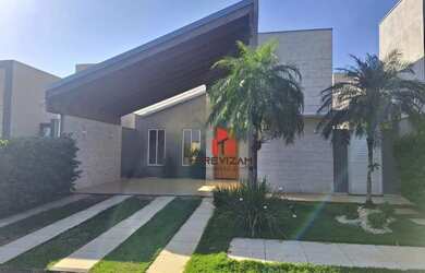 Imagem: A casa em condomínio possui 3 Dormitórios, 2 Banheiros, 4