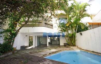 Imagem: A casa possui 4 Dormitórios, 5 Banheiros e 346m² de Área