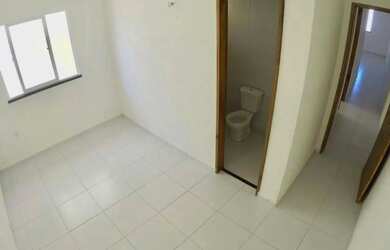 Imagem: A casa possui 2 Dormitórios, 2 Banheiros, 2 Vagas na garagem