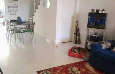 Imagem: A casa possui 3 Dormitórios, 2 Banheiros, 2 Vagas na garagem