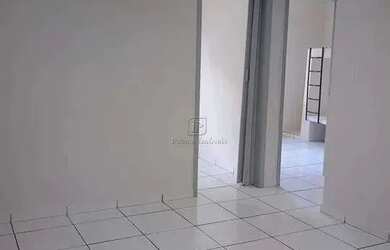 Imagem: A casa possui 2 Dormitórios, 1 Banheiro, 1 Vaga na garagem