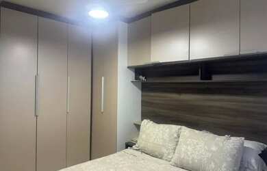 Imagem: O apartamento possui 2 Dormitórios, 1 Banheiro, 1 Vaga na garagem