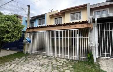 Imagem: A casa possui 3 Dormitórios, 3 Banheiros, 2 Vagas na garagem