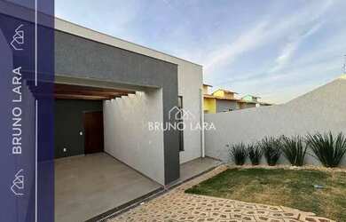 Imagem: A casa à venda possui 3 Dormitórios, 3 Banheiros, 2 Vagas