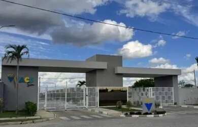 Imagem: A casa possui 2 Dormitórios, 1 Banheiro, 2 Vagas na garagem