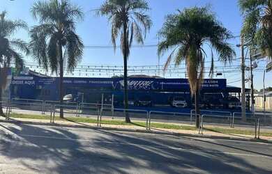 Imagem: O depósito possui 5 Vagas na garagem, 327m² de Área e está