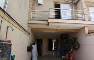 Imagem: A casa possui 3 Dormitórios, 3 Banheiros, 2 Vagas na garagem