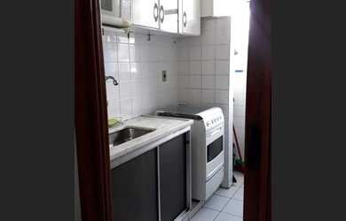 Imagem: O apartamento possui 2 Dormitórios, 1 Banheiro, 1 Vaga na garagem