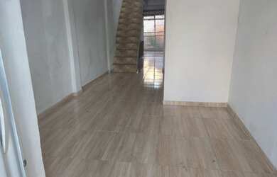 Imagem: A casa possui 2 Dormitórios, 1 Banheiro, Varanda e está localizado