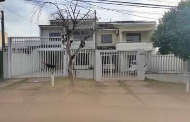 Imagem: A casa possui 5 Dormitórios, 5 Banheiros, 5 Vagas na garagem