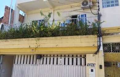 Imagem: A casa possui 3 Dormitórios, 4 Banheiros, 2 Vagas na garagem