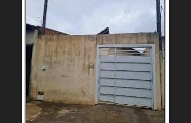 Imagem: A casa possui 2 Dormitórios, 1 Banheiro, 1 Vaga na garagem