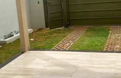 Imagem: A casa possui 2 Dormitórios, 1 Banheiro, 2 Vagas na garagem