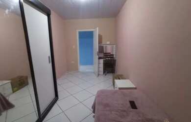 Imagem: A casa possui 3 Dormitórios, 2 Banheiros, 1 Vaga na garagem