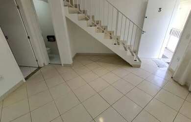 Imagem: A casa possui 3 Dormitórios, 2 Banheiros, 1 Vaga na garagem