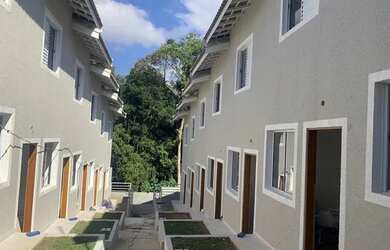 Imagem: A casa em condomínio possui 2 Dormitórios, 2 Banheiros, 1