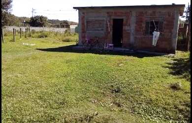 Imagem: A casa possui 2 Dormitórios, 1 Banheiro e está localizado