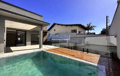 Imagem: A casa possui 4 Dormitórios, 4 Banheiros, 5 Vagas na garagem