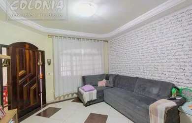 Imagem: A casa possui 4 Dormitórios, 5 Banheiros, 4 Vagas na garagem