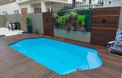 Imagem: A casa possui 3 Dormitórios, 2 Banheiros, 2 Vagas na garagem