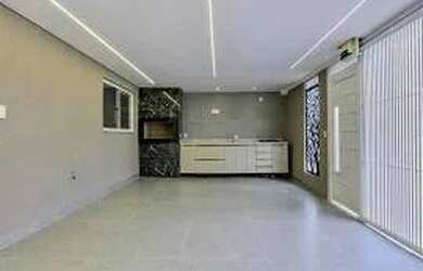 Imagem: A casa possui 3 Dormitórios, 2 Banheiros, 1 Vaga na garagem