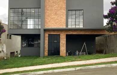 Imagem: A casa em condomínio possui 3 Dormitórios e está localizado