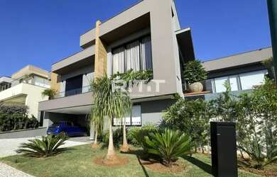 Imagem: A casa em condomínio possui 3 Dormitórios, 4 Banheiros, 5