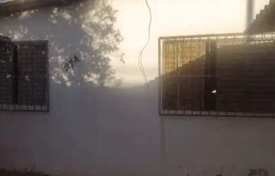 Imagem: A casa possui 2 Dormitórios, 2 Banheiros, 1 Vaga na garagem