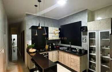 Imagem: A casa possui 3 Dormitórios, 3 Banheiros, 2 Vagas na garagem