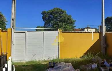 Imagem: A casa possui 2 Dormitórios, 1 Banheiro, 2 Vagas na garagem