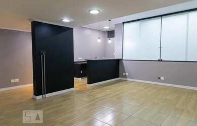 Imagem: O studio para alugar possui 1 Dormitório, 1 Banheiro, 1 Vaga