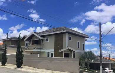 Imagem: A casa em condomínio possui 4 Dormitórios, 4 Banheiros, 2