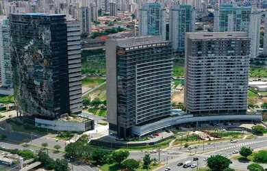 Imagem: O depósito possui 5 Vagas na garagem, 1.602m² de Área e