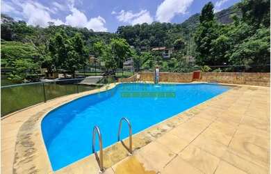 Imagem: A casa possui 4 Dormitórios, 1 Banheiro, 2 Vagas na garagem