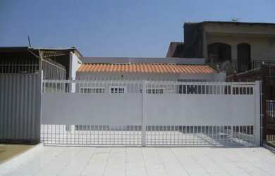 Imagem: A casa possui 2 Dormitórios, 1 Banheiro, 1 Vaga na garagem