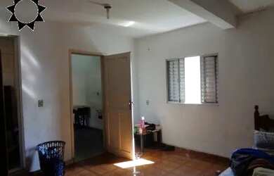 Imagem: A casa possui 2 Dormitórios, 1 Banheiro, 2 Vagas na garagem