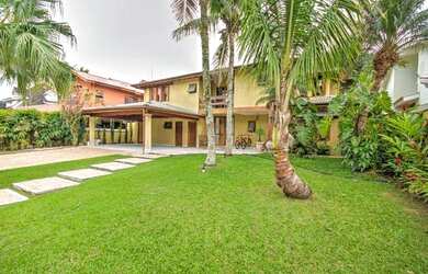 Imagem: A casa possui 4 Dormitórios, 4 Banheiros, 406m² de Área e