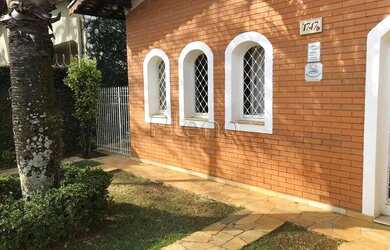 Imagem: O depósito possui 5 Vagas na garagem e 180m² de Área e está