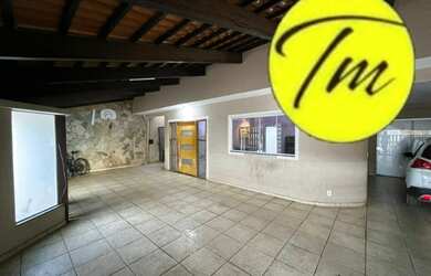 Imagem: A casa possui 5 Dormitórios, 4 Banheiros, 4 Vagas na garagem