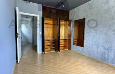 Imagem: A casa possui 3 Dormitórios, 4 Banheiros, 1 Vaga na garagem