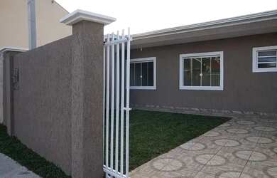 Imagem: A casa possui 2 Dormitórios, 1 Banheiro, 2 Vagas na garagem