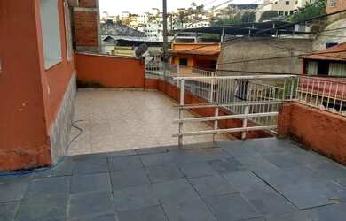 Imagem: A casa possui 3 Dormitórios, 2 Banheiros e 1 Vaga na garagem