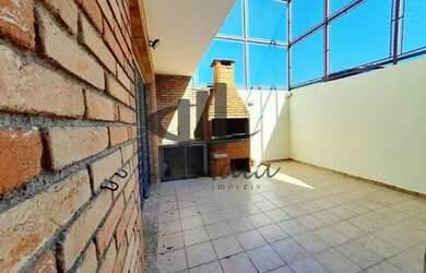 Imagem: A casa possui 4 Dormitórios, 1 Banheiro, 2 Vagas na garagem