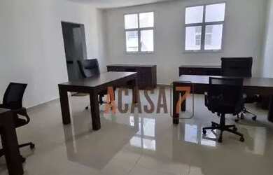 Imagem: O depósito possui 1 Vaga na garagem, 67m² de Área e está