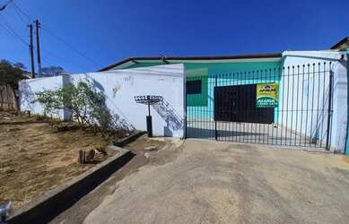 Imagem: A casa possui 4 Dormitórios, 2 Banheiros, 2 Vagas na garagem