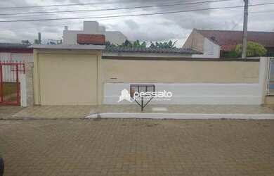 Imagem: A casa possui 2 Dormitórios, 2 Banheiros, 2 Vagas na garagem