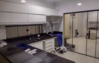 Imagem: A casa em condomínio possui 3 Dormitórios, 3 Banheiros, 4