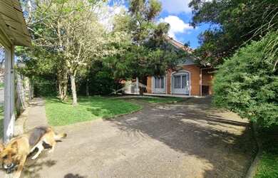 Imagem: O terreno possui 900m² de Área e está localizado em Gramado